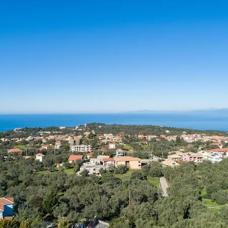 Willa Sole Tsoukaládhes